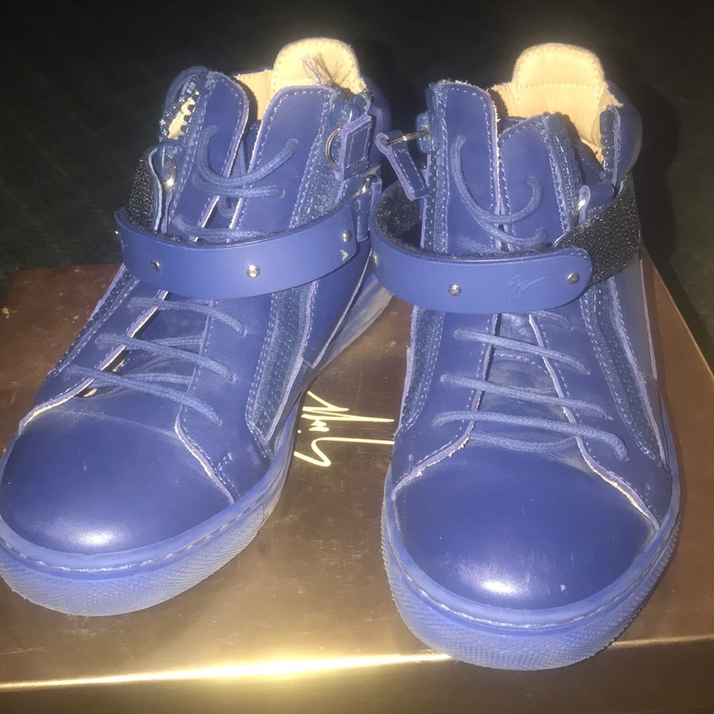 Kids sneaks